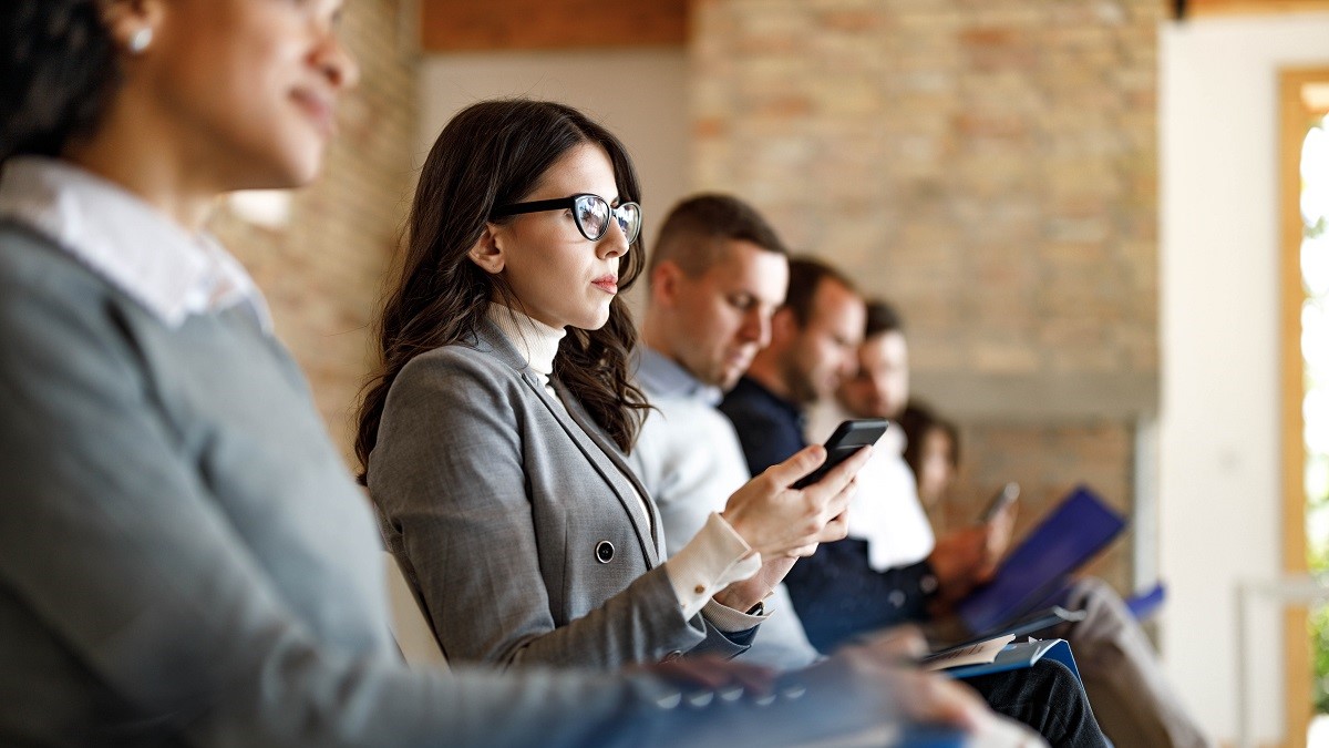 On recrute des femmes – bonne nouvelle ! – mais certaines entreprises agissent de la même manière qu’elles le font quand il s’agit d’améliorer, sous contrainte, leur bilan carbone : pour atteindre des objectifs et cocher des cases. Un tort.